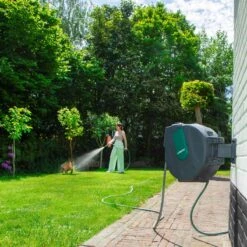 VONROC Automatische Slanghaspel – Incl. 25m Tuinslang, Aansluitslang, Spuitstuk, Koppelingen & Kraanaansluiting -Camping Series Winkel 1200x1200 732