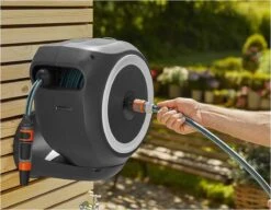 GARDENA - Wandslangenbox RollUp S - Slanghouder - 15 Meter - Ø 11 Mm 17 GARDENA - Wandslangenbox RollUp S - Slanghouder - 15 Meter - Ø 11 Mm -Camping Series Winkel 1200x932 2