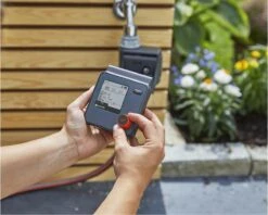 GARDENA - Select Computer Besproeiingscomputer - 3 Besproeiingen Per Dag -Camping Series Winkel 1200x962 1